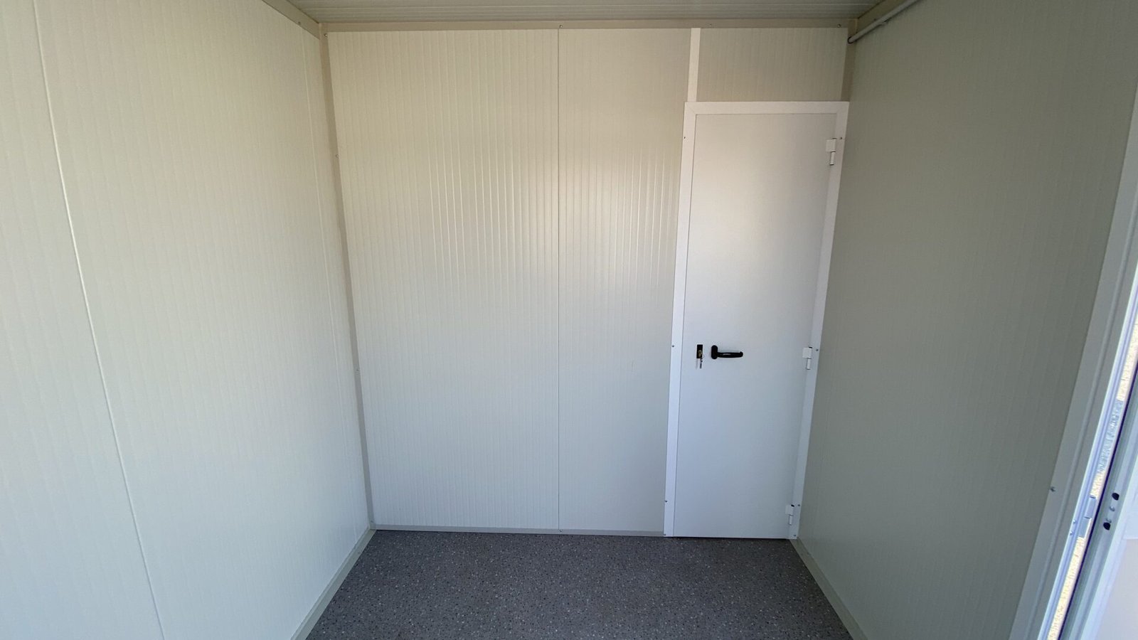 Box prefabbricato 4 m | wc, lavabo e doccia | altezza interna 240 cm 4 Box prefabbricato 4 m | wc, lavabo e doccia | altezza interna 240 cm - immagine 4