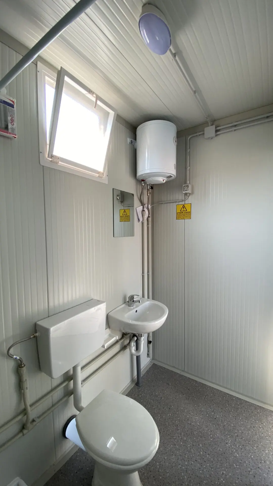 Box prefabbricato 4 m | wc, lavabo e doccia | altezza interna 240 cm 2 Box prefabbricato 4 m | wc, lavabo e doccia | altezza interna 240 cm - immagine 2